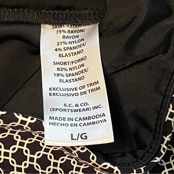 S.C. & Co. Navy & White Geometric Print Sport Skirt with Built-In Shorts, Size L - Picture 10 of 11